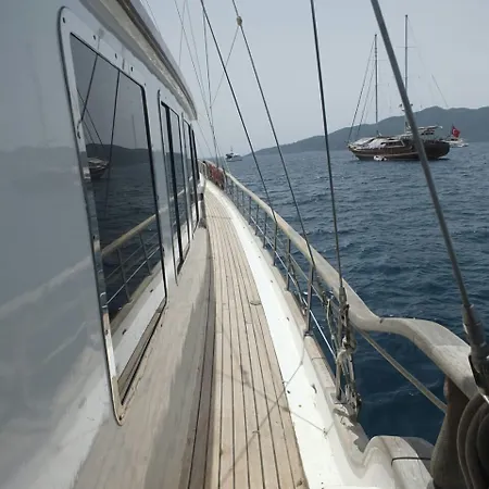 ספינת מלון Ide Yacht