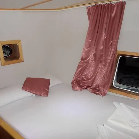 보트호텔 Ide Yacht *