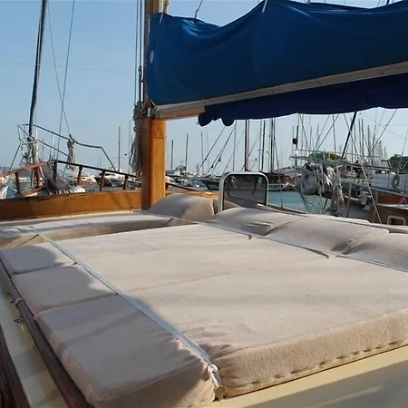 Ide Yacht 보트호텔