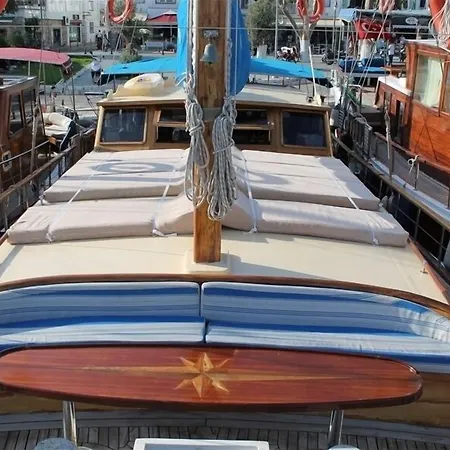 보트호텔 Ide Yacht 말마리스