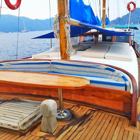 Ide Yacht 보트호텔 *